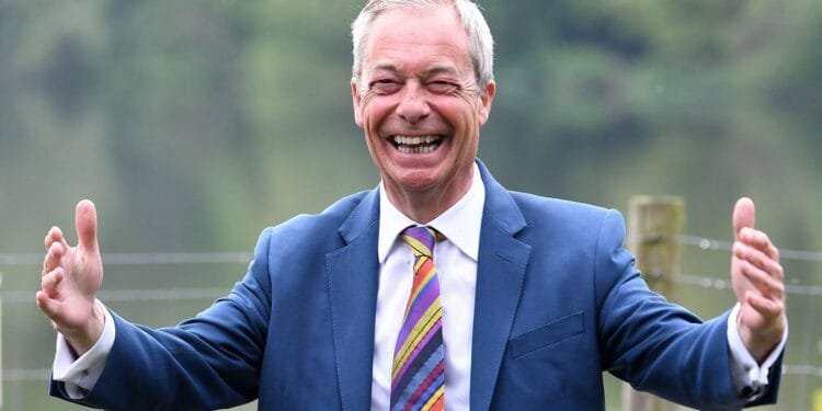 Farage geeft zetel op om zich herkiesbaar te stellen