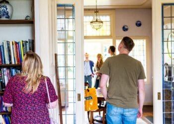 Gemiddelde single starter brengt 63.000 euro mee in zoektocht naar woning: ‘Recordbedrag’