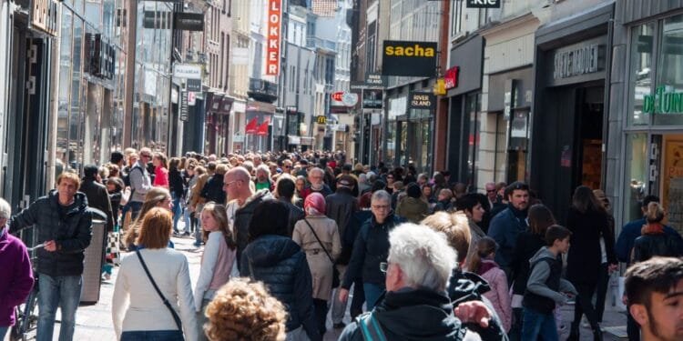 More people say strangers treat them with disrespect: CBS