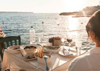 Onderzoek: in deze vakantielanden kost een driegangendiner voor twee mensen minder dan 50 euro