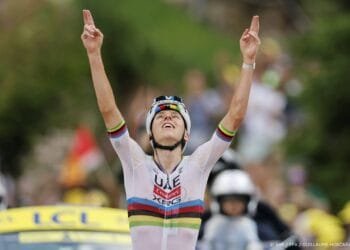 Pogačar wint zware Pyreneeënrit in Tour en verovert het geel