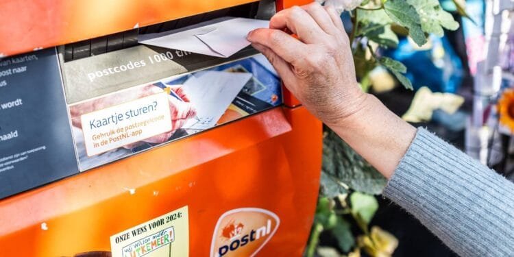 PostNL: versoepel regels voor wettelijke taak postbezorging