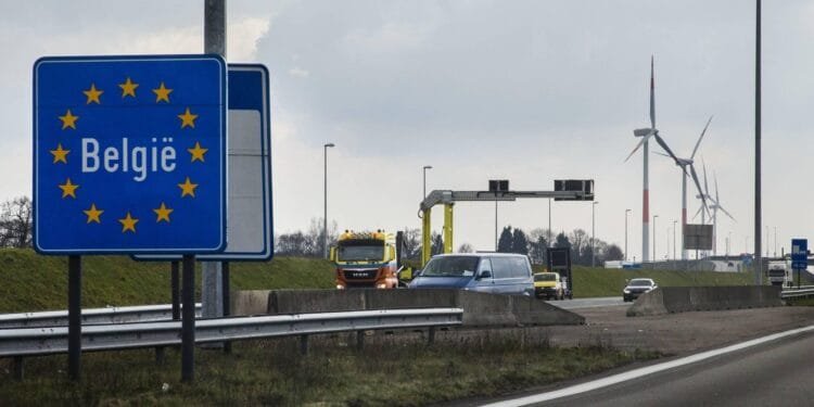 ‘België wil vanaf mei 2027 tolvignet voor wegen invoeren’: zoveel gaat ’t je kosten