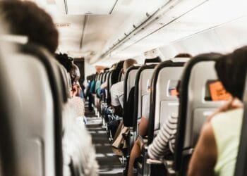 Vakantie voor de boeg? Dan zijn dit ‘de beste plekken in het vliegtuig’, bijvoorbeeld met goede wifi