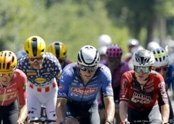 Van der Poel boekt na vlucht derde etappezege in Tour de France