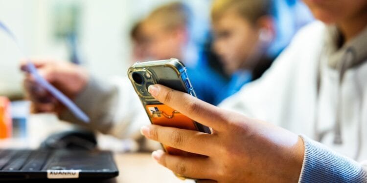 Europees advies: sociale media te schadelijk en onveilig voor jonge kinderen, verbod is raadzaam