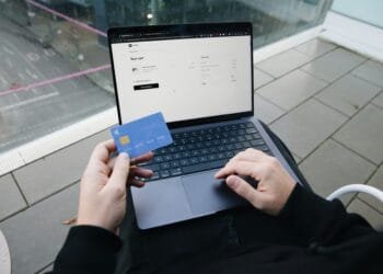 Onderzoek: 1 op de 4 Nederlanders denkt geen doelwit te zijn van oplichters, maar loopt juist meer risico