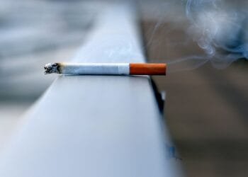 Douane gaat harder optreden tegen illegale sigaretten: waar komt die rookwaar eigenlijk vandaan?