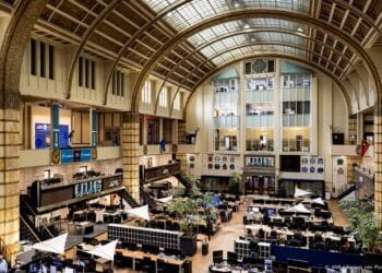 AEX-index voor het eerst boven 1100 punten door koerssprong ASML