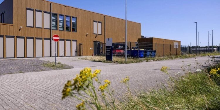 Nieuwe dagopvang voor asielzoekers bij Ter Apel in gebruik