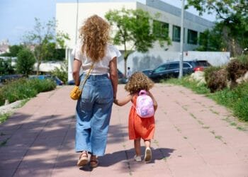 Nina (38): ‘Onze basisschool verwacht dat ouders alles oplossen’