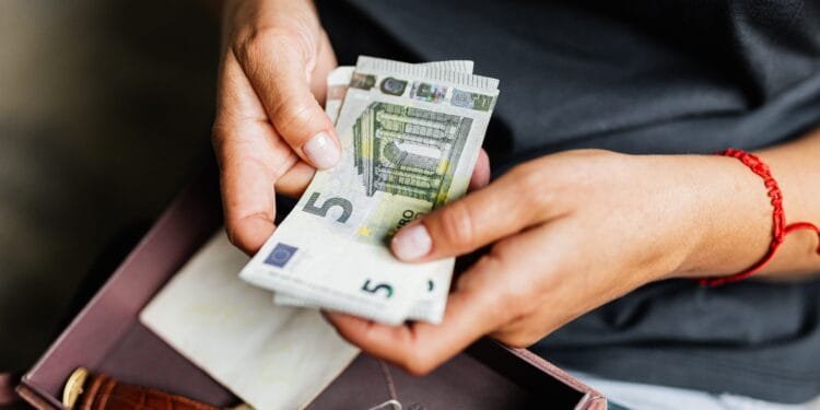 Onderzoek: inwoners met hetzelfde lage inkomen lopen tot 1000 euro mis