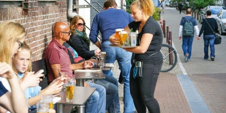 Dutch unemployment fell to 3.8% in June