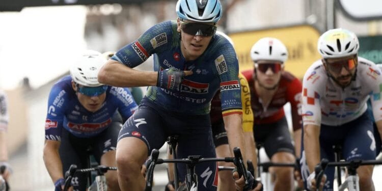 Kooij weer tweede achter Merlier in door val ontregelde sprint