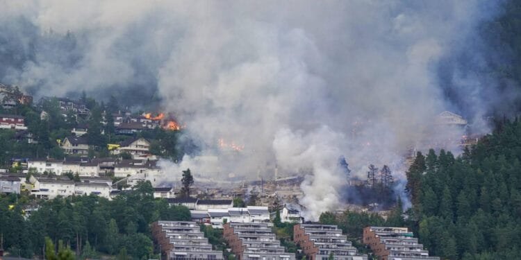 Vierhonderd mensen geëvacueerd na grote brand in Noorwegen