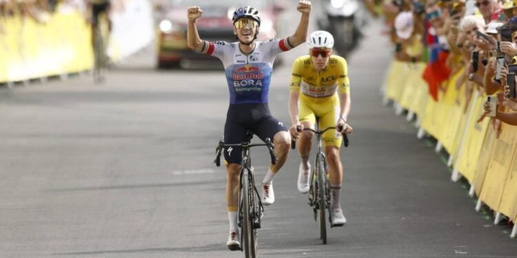 Evenepoel wint vijftiende etappe voor geletruidrager Pogačar