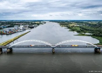Transportbranche onderzoekt juridische stappen na afsluiting brug