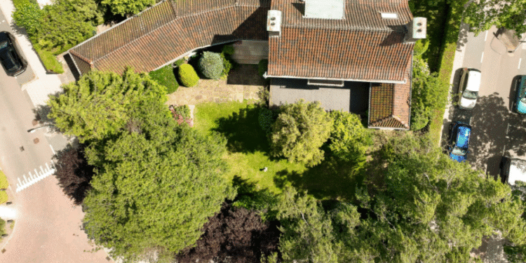Historische villa van Albert Heijn-familie staat te koop voor 895.000 euro, mét originele Piet Zwart-keuken