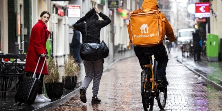 Deze verborgen kosten van 2 tot 4 euro betaal je als je eten bij Thuisbezorgd bestelt