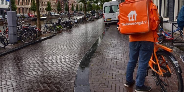 Thuisbezorgd hides costs and fakes discounts: consumer group