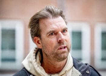 Zoon van Rutger Castricum werd online benaderd door oudere man: ‘Mijn bloed ging wel koken’