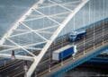 Camera’s voor vrachtwagenverbod Merwedebrug dit weekend geplaatst