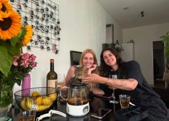 Steeds meer mensen zoeken een levenspartner buiten de liefde: Daisy (36) en Marloes (30) laten zien hoe dat werkt