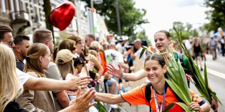 Thousands cross finishing line as Nijmegen Vierdaagse ends