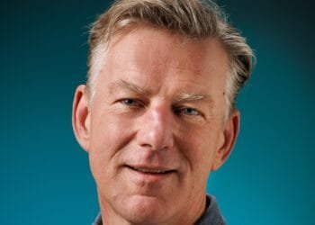Van succesvol ondernemer naar voedselbank: Peter Dinkla vertelt hoe 1,1 miljoen euro schuld zijn leven veranderde