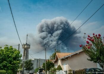 Grote evacuaties en crisisoverleg om branden in Frankrijk