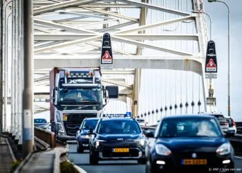Installatie camera Merwedebrug geslaagd, handhaving gestart