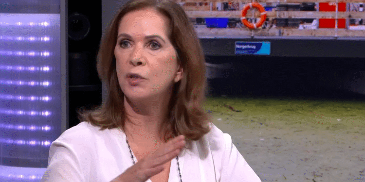 Annemarie van Gaal verbolgen over stilleggen bouwproject: ‘Door één broedende zwaluw’