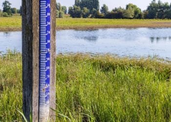 More sluice gates close but no national drought measures yet