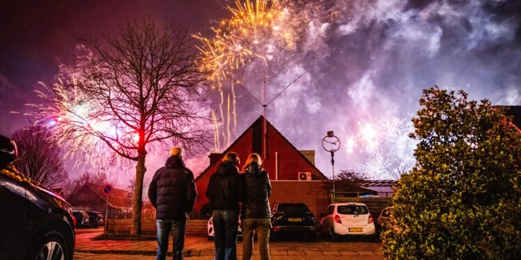 Clash tussen burgemeester en Caroline van der Plas over verbod op vuurwerk: ‘De klootzakken moet je aanpakken’