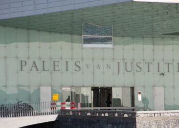 Hundreds of killers and rapists get sentence cuts over delays