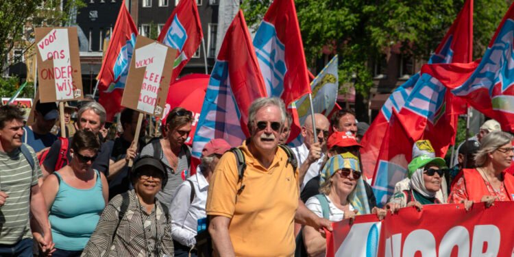 Dutch unions call 24-hour public transport strike on September 9
