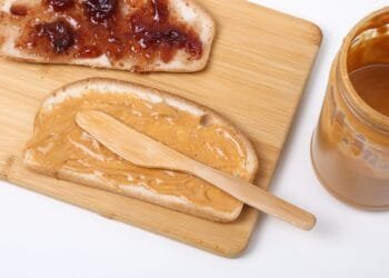 Supermarkt roept potten notenpasta terug: er kan glas in zitten