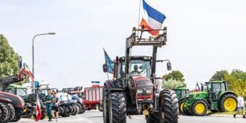 No plates, no fines: farmers escape penalty for A35 blockade
