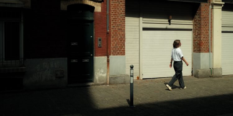 Esmée (47) in Burenruzies: ‘De buurkinderen voetballen iedere middag tegen onze garagedeur’