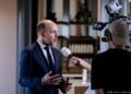 Van den Brink roept nog eens 14 weigergemeenten op het matje