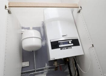 Vereniging Eigen Huis trekt aan de bel: meld misleiding bij warmtepompen, thuisbatterijen en isolatie