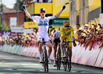 Vollering closes in on Tour de France lead with stage five win