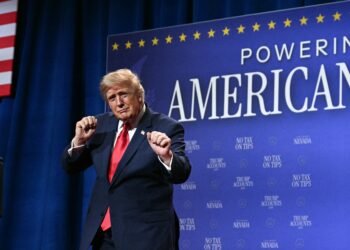 Donald Trump: ‘Mensen in een elektrische auto zijn ziek en gek’
