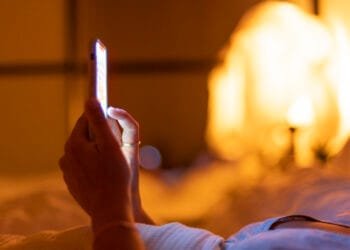 Onderzoekers zien 2 kanten van sexting: om deze reden hangt het samen met minder relatiegeluk