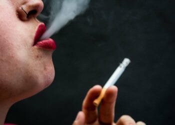 Tabaksfabrikant Philip Morris op de vingers getikt vanwege AI-campagne