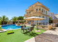 Peter Gillis verkoopt enorme villa aan Costa Blanca: 6 slaapkamers en zwembad voor 2,1 miljoen euro