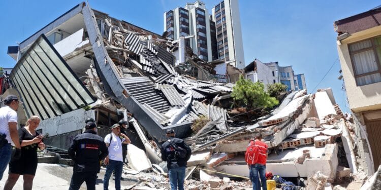 Doodeng: vlogfamilie filmt deels instorten van hun huis bij de aardbeving in Colombia