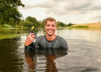 Maarten van der Weijden begint aan langste én laatste grote zwemtocht voor kankeronderzoek