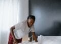 Single mannen stellen bed verschonen lang uit: één op vijf wacht minstens een maand