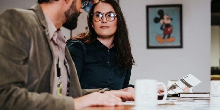 Overspel-expert Lisette Wevers: ‘Veel mensen gaan vreemd met collega’s’ – dit is waarom